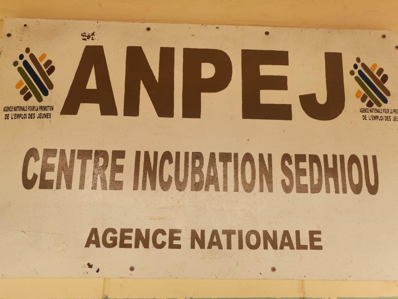L'ANPEJ dote la région de sédhiou d'un centre d’incubation aux métiers du bois et de la transformation.