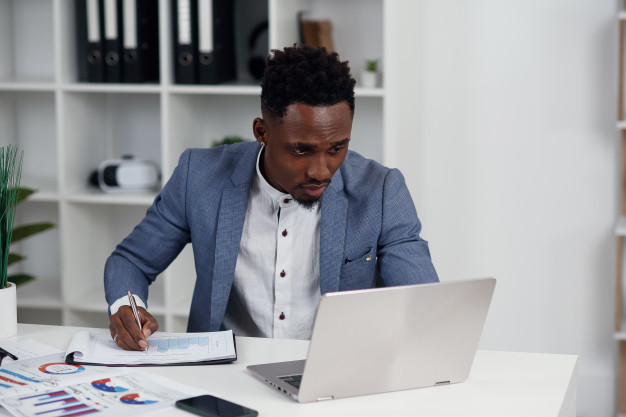 FHI 360 recrute un Directeur Financier