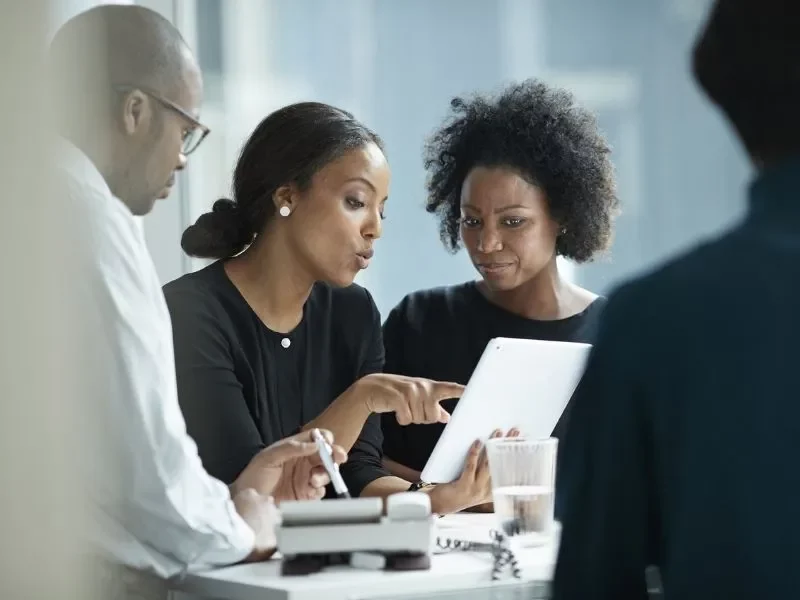 Avis de recrutement d'un chargé de communication.  