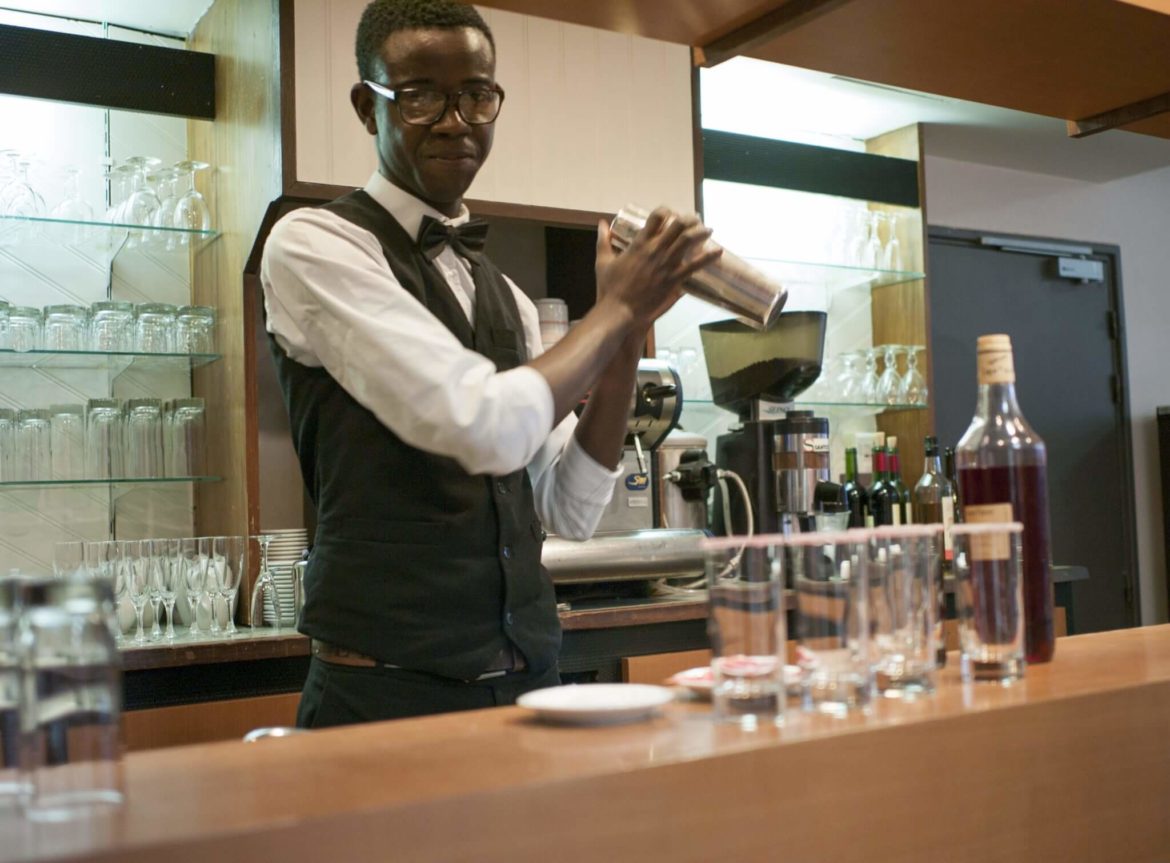 MMBC recrute un Barman