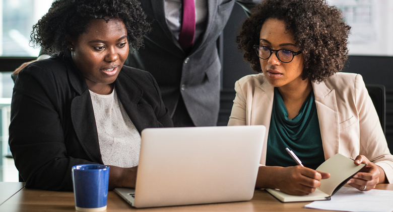 Offre d'emploi : Village Pilote recrute un.e assistant.e des ressources humaines